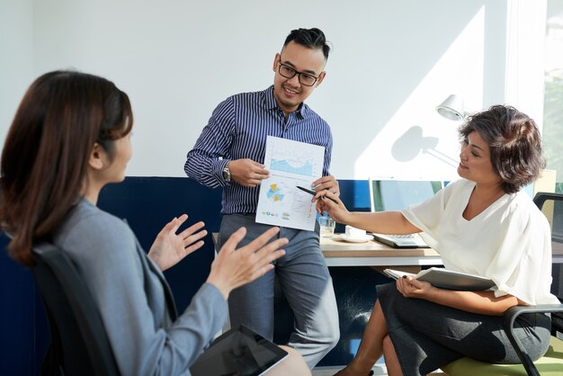 Discutir informe financiero