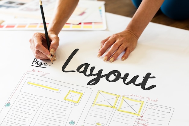Diseñador trabajando en un diseño