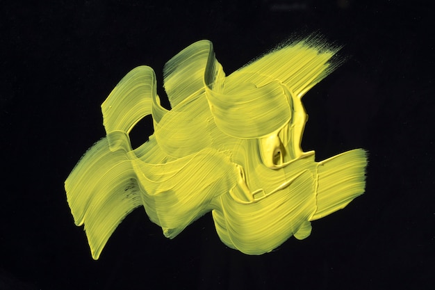 Diseño abstracto de trazo de pincel amarillo