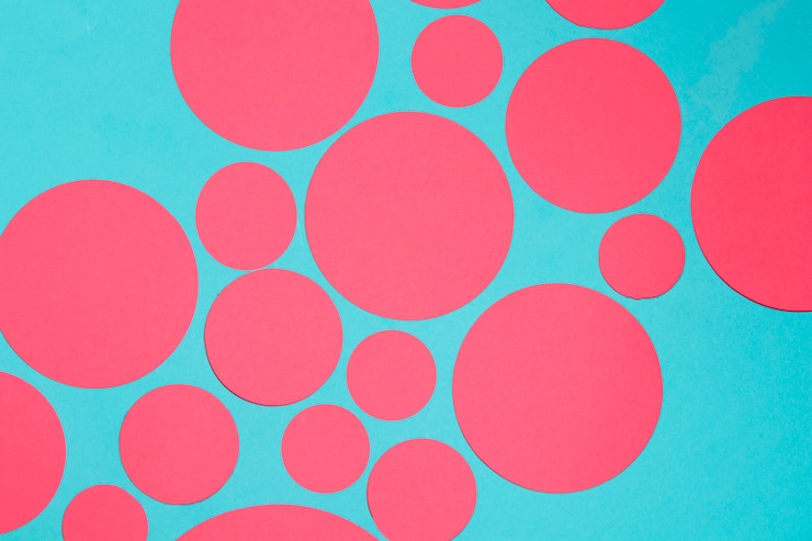 Foto gratuito diseño de círculos rojos sobre fondo azul