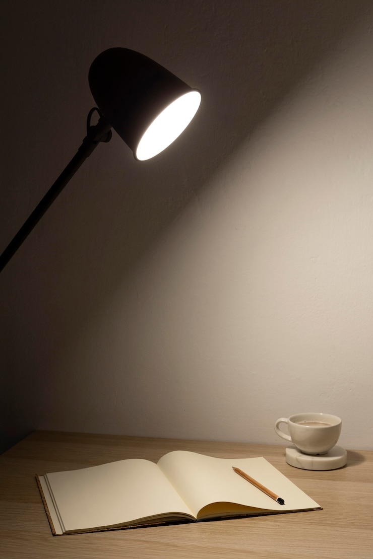 Foto gratuito diseño minimalista de escritorio para el hogar