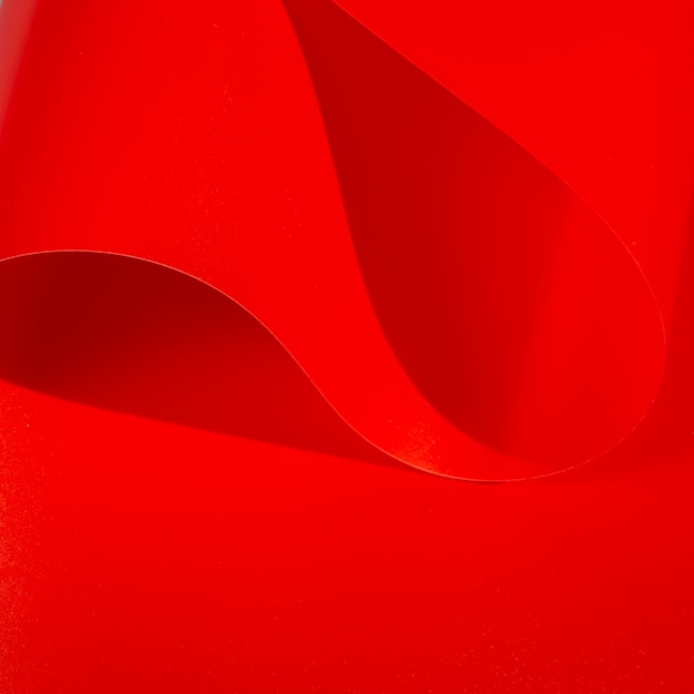 Diseño de papel abstracto de primer plano en tonos rojos