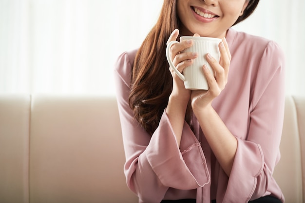 Disfrutando de un café recién hecho