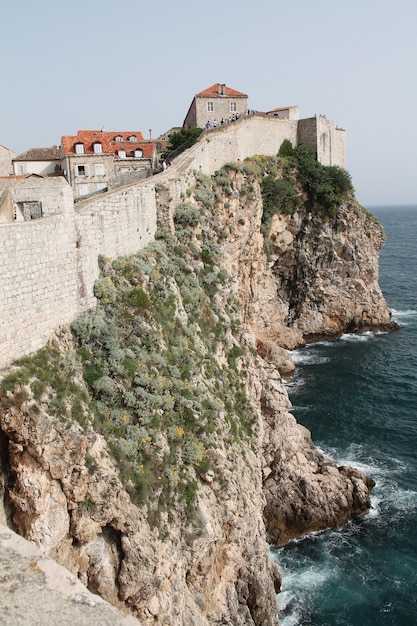 Disparo vertical de las paredes de muralles de dubrovnik croacia