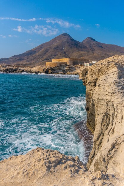 Disparo vertical de la playa de Los Escullos en Níjar, Andalucía. España, Mar Mediterráneo