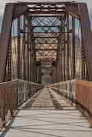 Foto gratuita disparo vertical del puente guffey en idaho, estados unidos