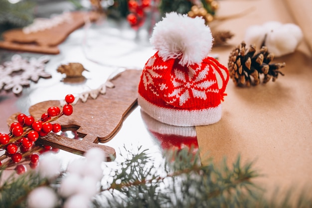 Disposición de fondo de Navidad sobre fondo de plata