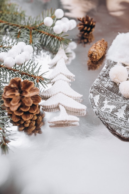 Disposición de fondo de Navidad sobre fondo de plata