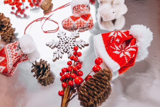 Disposición de fondo de Navidad sobre fondo de plata