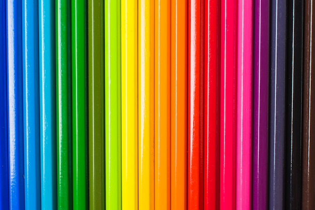 Disposición de lápices en colores LGBT.