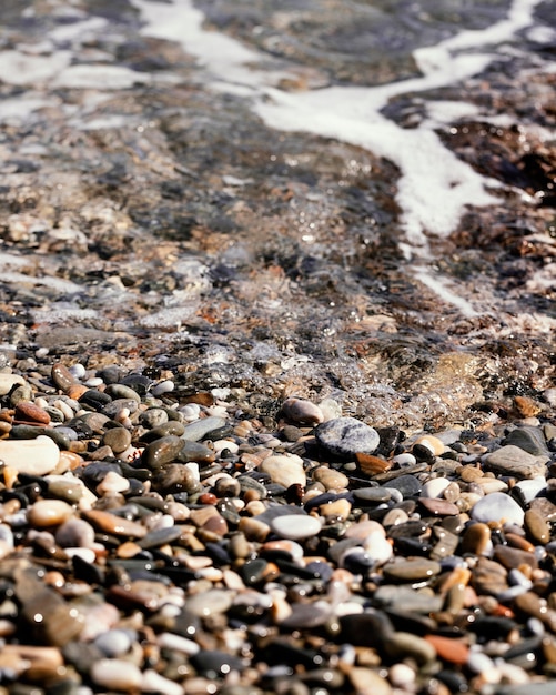 Disposición de piedras en la playa.