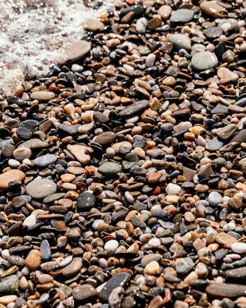 Disposición de piedras en la playa.