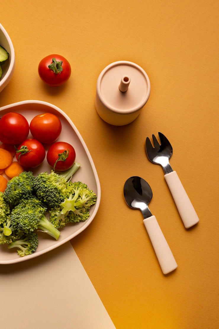 Foto gratuito disposición plana de comida saludable para niños