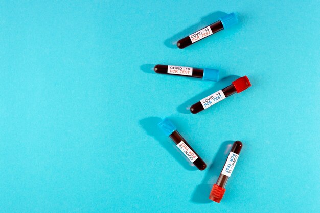 Disposición de las pruebas de pcr de coronavirus de vista superior