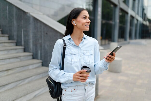 Dispositivo de sujeción de mujer de tiro medio