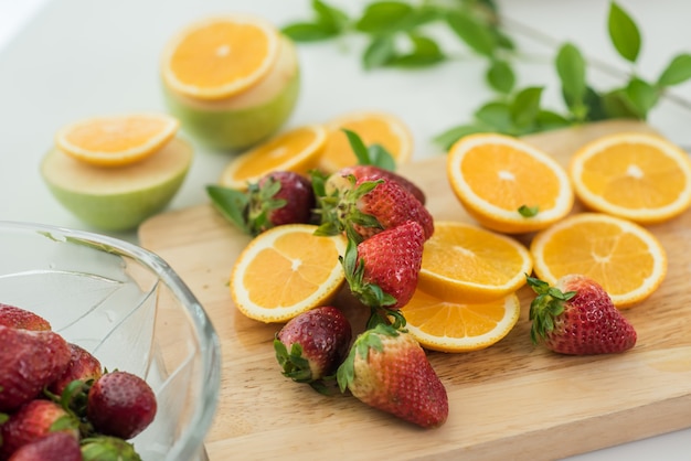 Foto gratuita diversas frutas, alimentación saludable y concepto saludable.