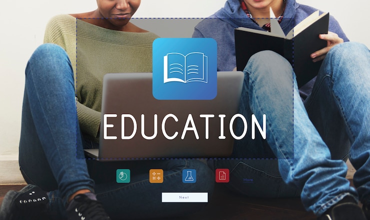 Photo Gratis diversity group of students using laptop and books