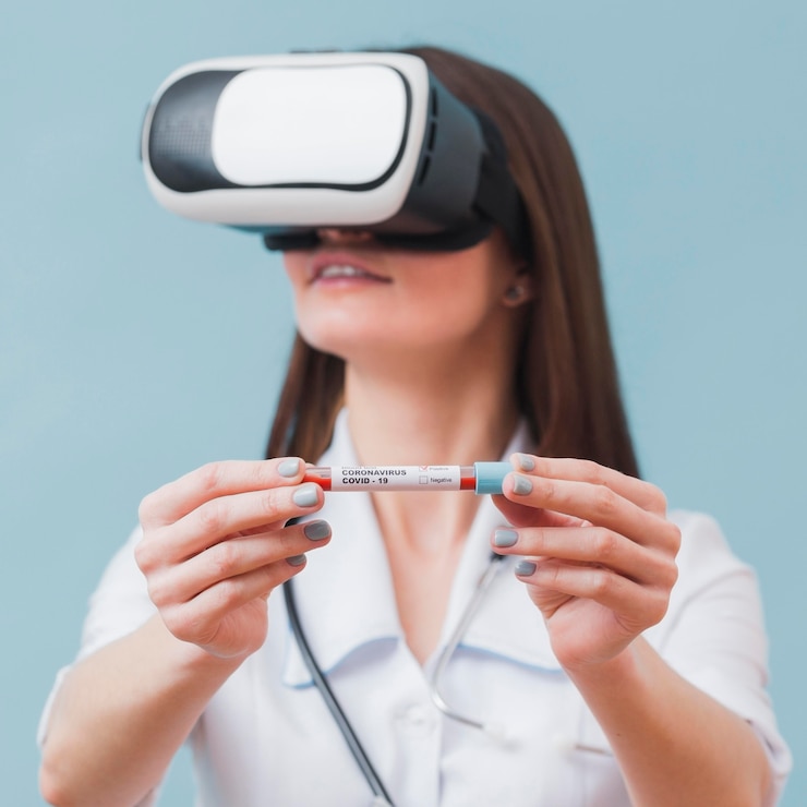Foto gratuito doctora con casco de realidad virtual con tubo de ensayo de coronavirus