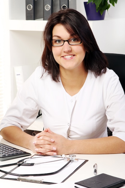 Doctora joven y atractiva