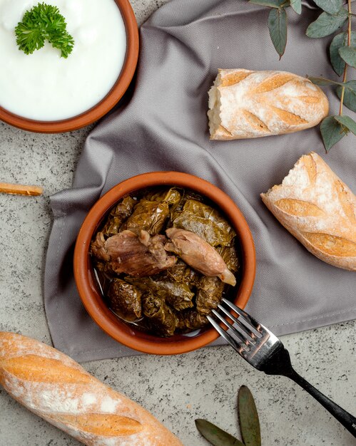 Dolma de hoja de uva con carne rellena