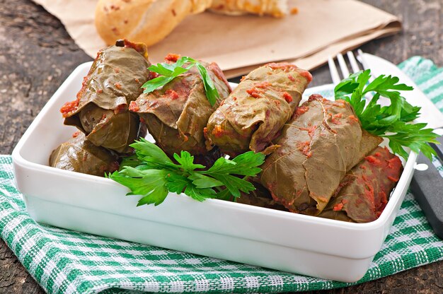 Dolma, hojas de parra rellenas, cocina turca y griega