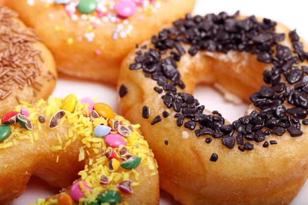Donuts coloridos sabrosos
