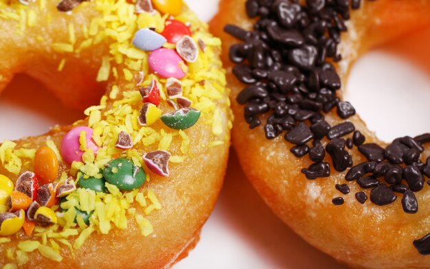 Foto gratuita donuts coloridos sabrosos