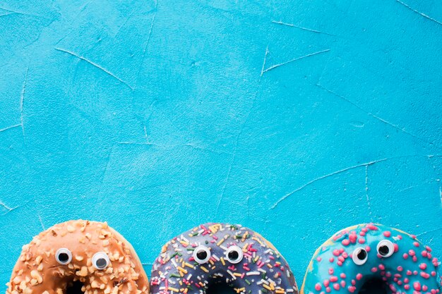 Donuts con ojos de cerca