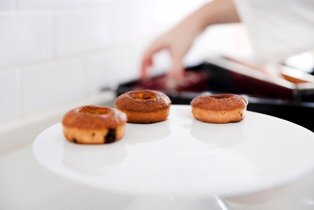 Donuts en plato