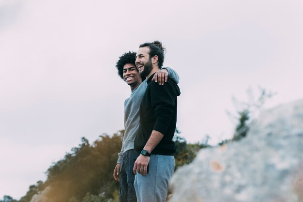 Dos amigos en la montaña