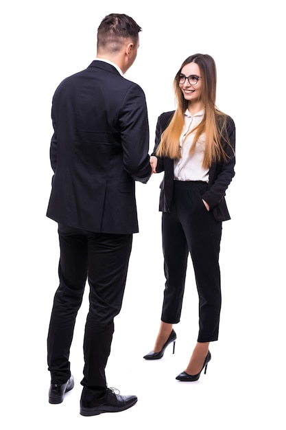 Foto gratuita dos empresarios hombre y mujer en suite negra sobre blanco