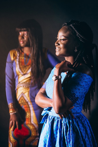 Dos mujeres afroamericanas en estudio