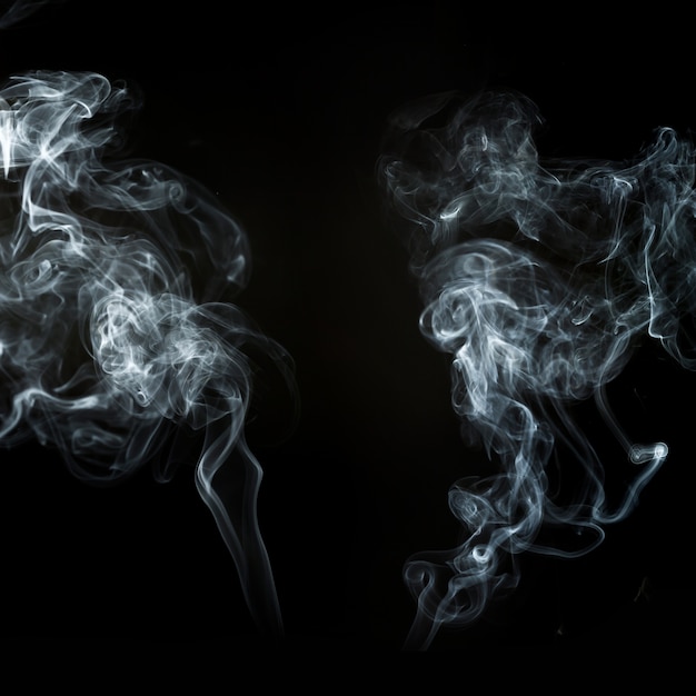 Dos siluetas de humo abstractas