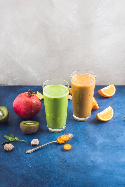 Dos smoothies saludables y deliciosos