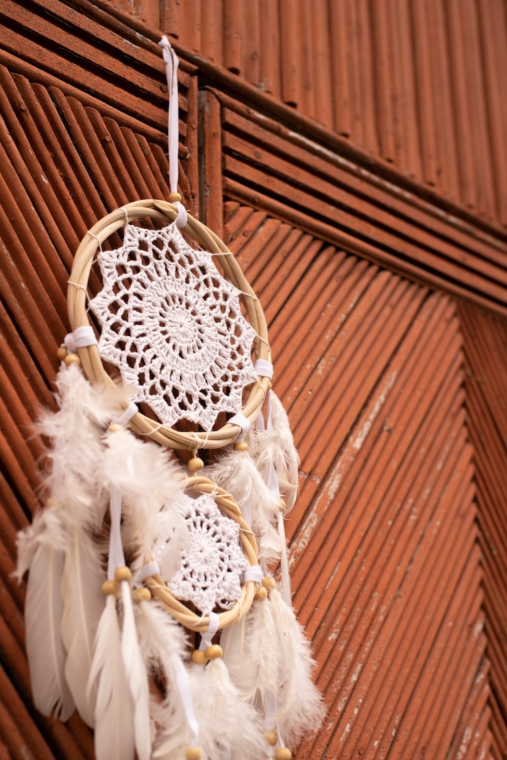 Photo Gratis dreamcatcher placed at the door