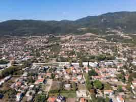 Foto gratuita drone vista de la aldea de asprovalta en grecia