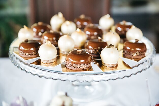 Dulces caramelos para la decoración de la mesa.