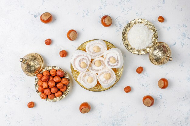 Dulces orientales Delicias turcas, lokum con nueces, vista superior.