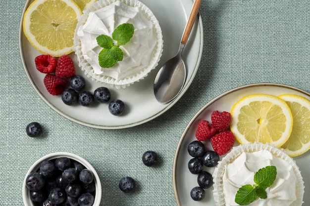 Foto gratuita dulces de panadería bellamente decorados