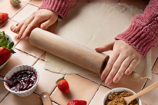 Foto gratuita dulces de panadería bellamente decorados