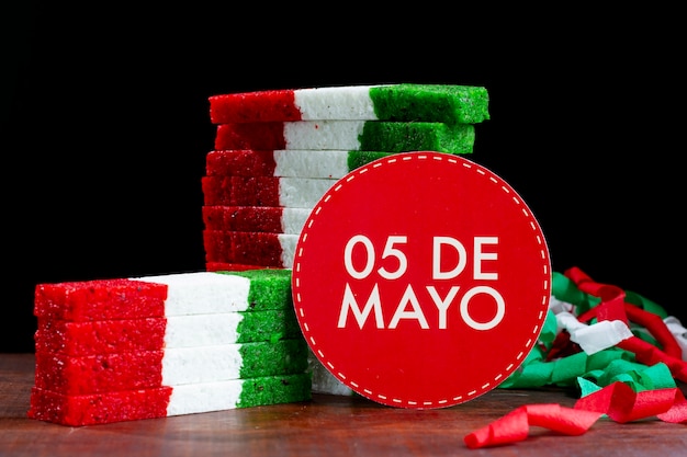 Foto gratuita dulces con patrón de bandera mexicana para el 5 de mayo