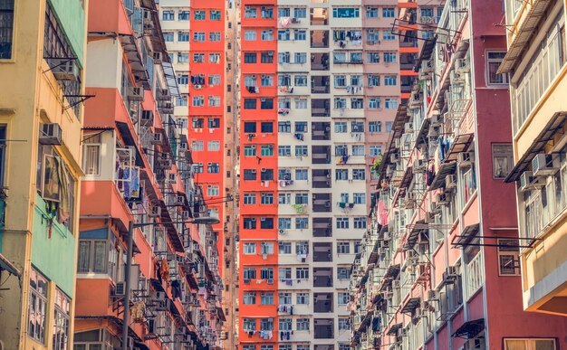 Edificio abarrotado del centro de la ciudad Apartamento abandonado