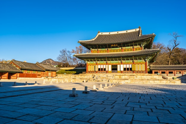 Foto gratuita edificio de arquitectura del palacio de changdeokgung en la ciudad de seúl