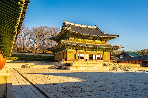 Edificio de arquitectura del palacio de Changdeokgung en la ciudad de Seúl