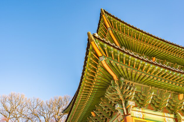 Edificio de arquitectura del palacio de Changdeokgung en la ciudad de Seúl