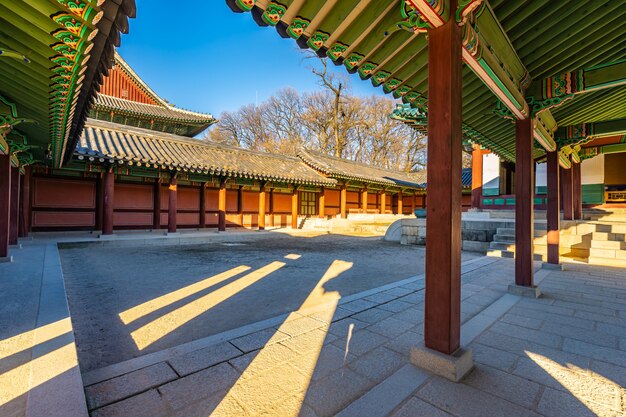 Edificio de arquitectura del palacio de Changdeokgung en la ciudad de Seúl