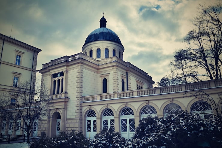Foto gratuito "edificio con cúpula en invierno"