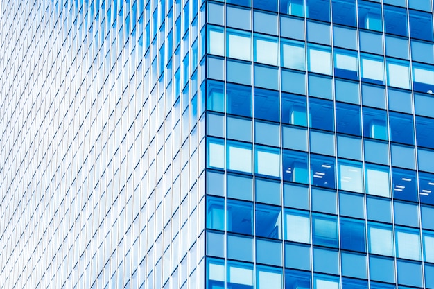 Edificio hermoso del negocio de la oficina de la arquitectura con forma de la ventana de cristal