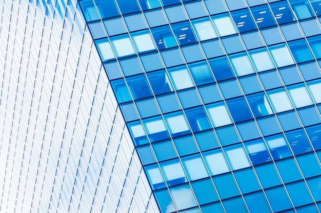 Edificio hermoso del negocio de la oficina de la arquitectura con forma de la ventana de cristal