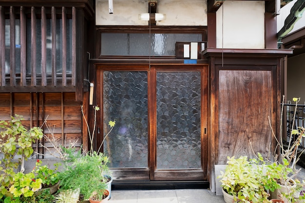 Edificio de japón de entrada de casa antigua